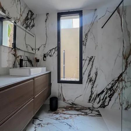 Yuna Heated Swimming Pool *