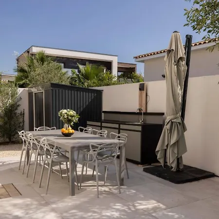 Yuna Heated Swimming Pool